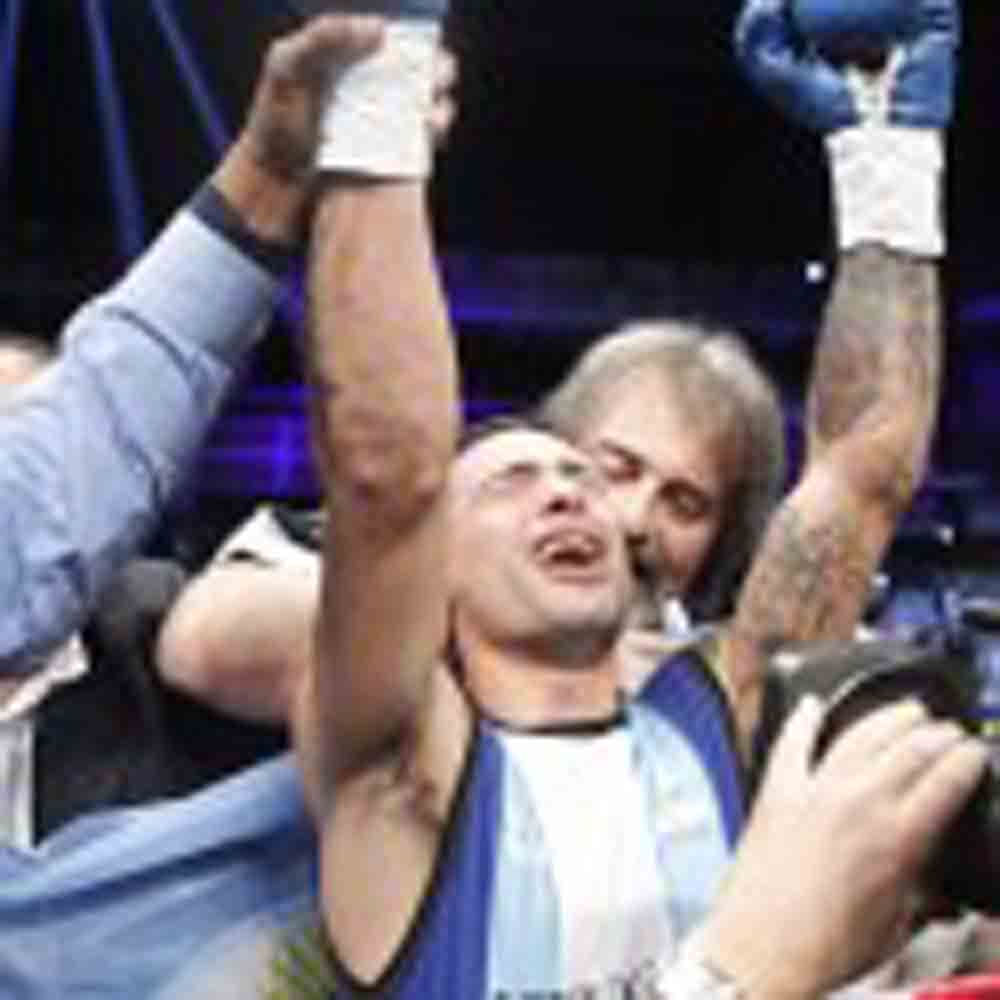 LUCAS MATTHYSSE SCORES THUNDEROUS  FIRST-ROUND KNOCKOUT WIN OVER MIKE DALLAS JR.