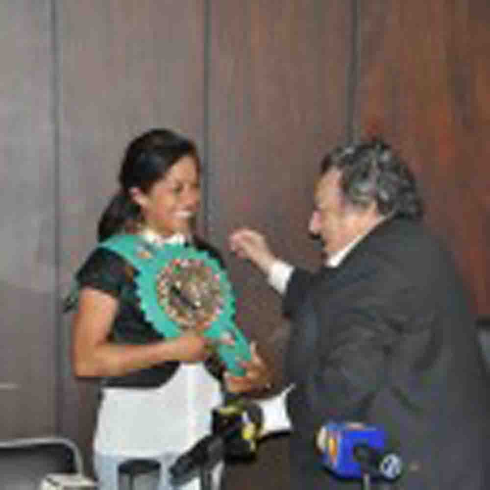 Don José Sulaimán recibe la visita de Victoria Argueta