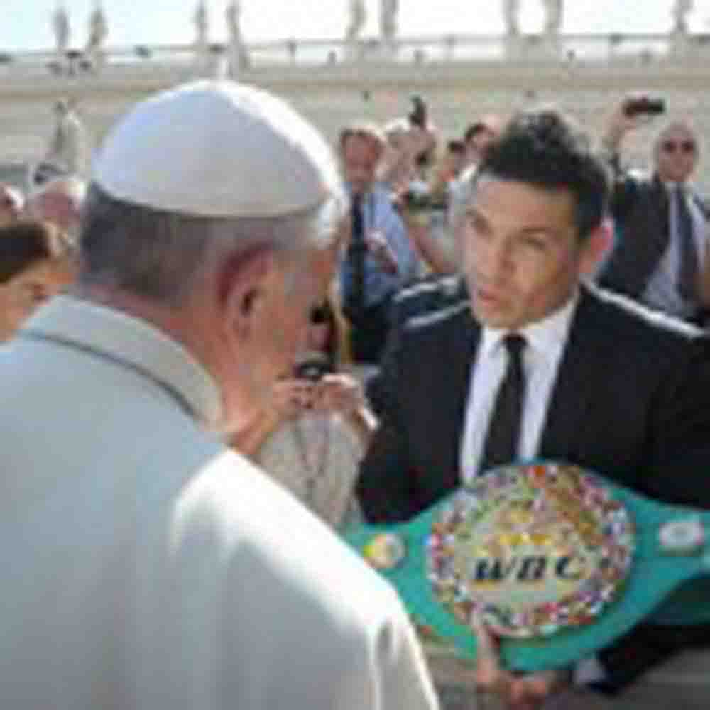 WBC Champion Maravilla meets Pope Francis