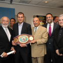 Sergey Kovalev recibe faja de supercampeón