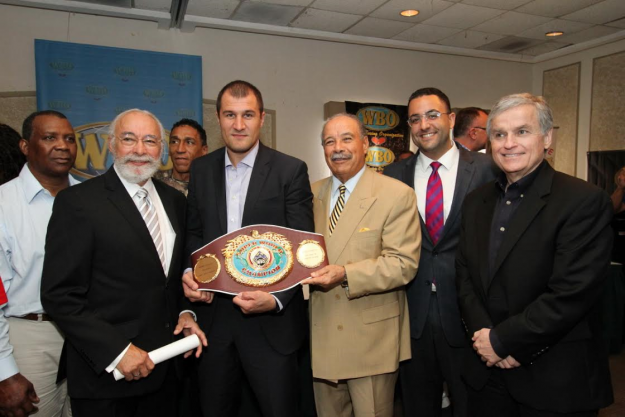 sergey kovalev recibe correa-jose i. perez-omb