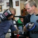 Miguel Cotto deja machucado a Freddie Roach